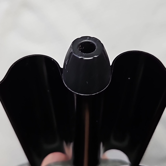 COPY - AMIKA HIGH TIDE DEEP  BEACH WAVER 3 BARREL CURLING IRON - Picture 9 of 10